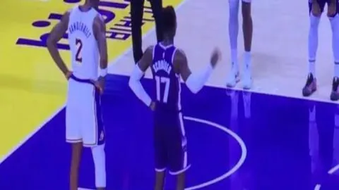 中国选手赛场激战，两分钟内三次战胜日本对手，裁判指场面不佳引争议